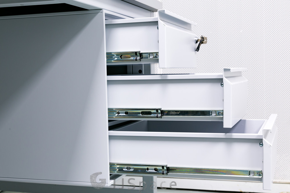 國鍵鑫興（北京）家具有限公司為小米研發(fā)測(cè)試中心提供工位和儲(chǔ)物等辦公家具的案例。