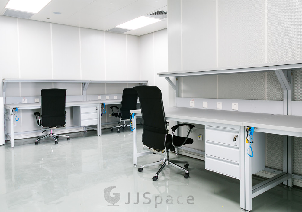 國鍵鑫興（北京）家具有限公司為小米研發(fā)測(cè)試中心提供工位和儲(chǔ)物等辦公家具的案例。